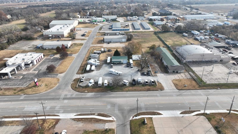 7046 Broadway Ave, Haysville, KS 67060