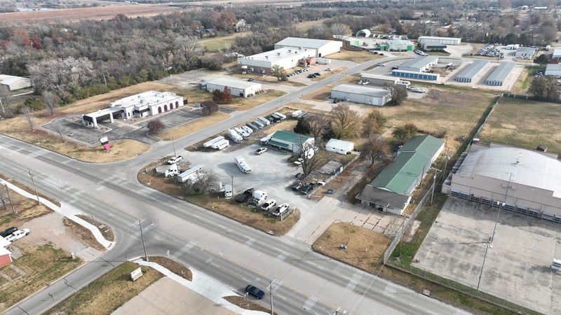 7046 Broadway Ave, Haysville, KS 67060