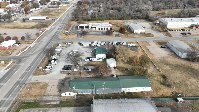 7046 Broadway Ave, Haysville, KS 67060