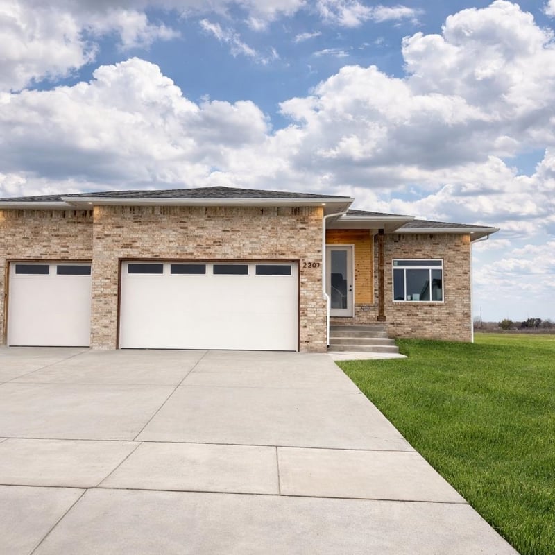 2207 S Chateau Ct, Wichita, KS 67207