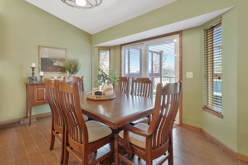 1429 Chestnut Ct, Halstead, KS 67056