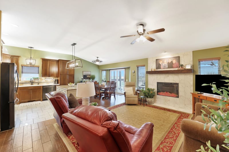 1429 Chestnut Ct, Halstead, KS 67056