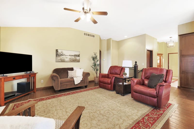1429 Chestnut Ct, Halstead, KS 67056