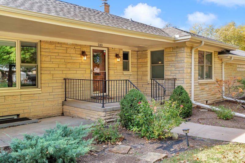233 Courtleigh St, Wichita, KS 67218