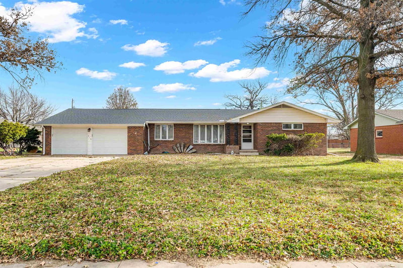216 N Sedgwick Ave, Burrton, KS 67020