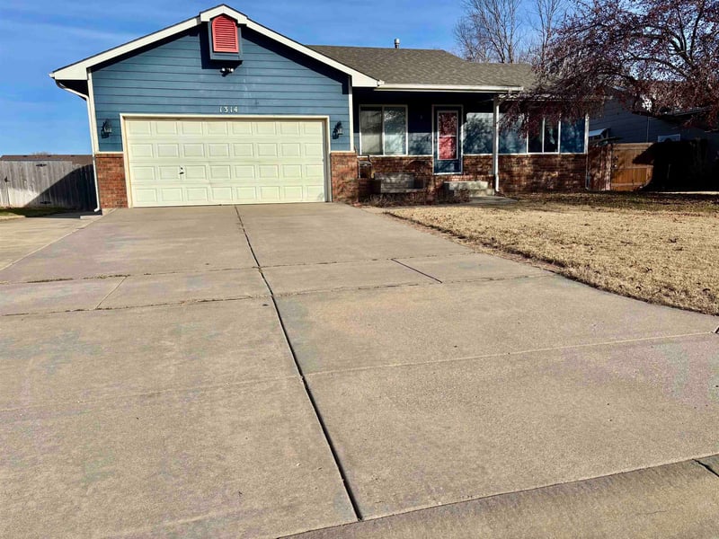 1314 Hurley St, Haysville, KS 67060