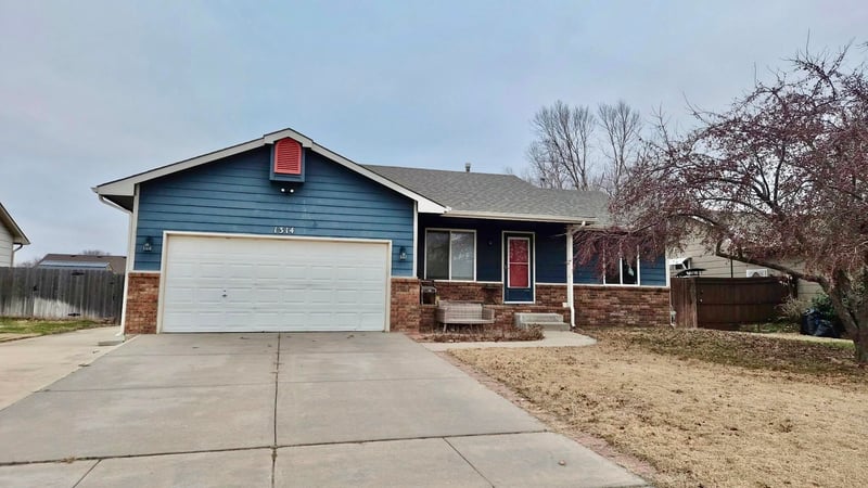 1314 Hurley St, Haysville, KS 67060