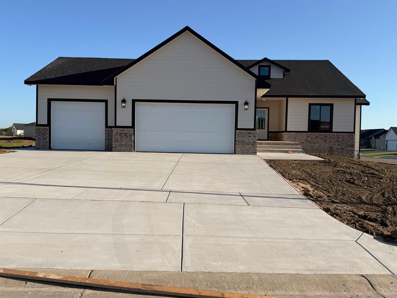 2153 Chateau Ct, Wichita, KS 67207