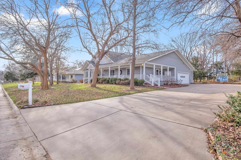 317 Bluestem St, North Newton, KS 67117