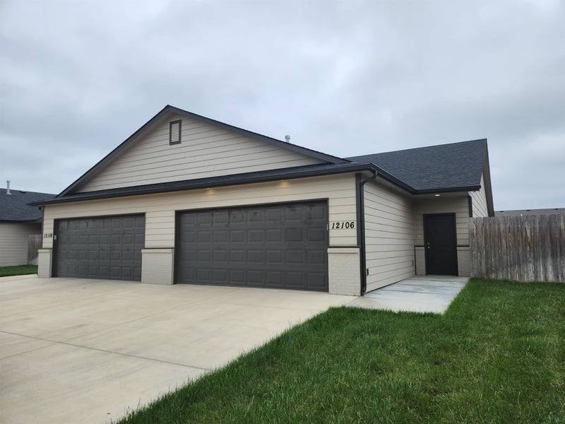 12106 W Fontana St, Wichita, KS 67205