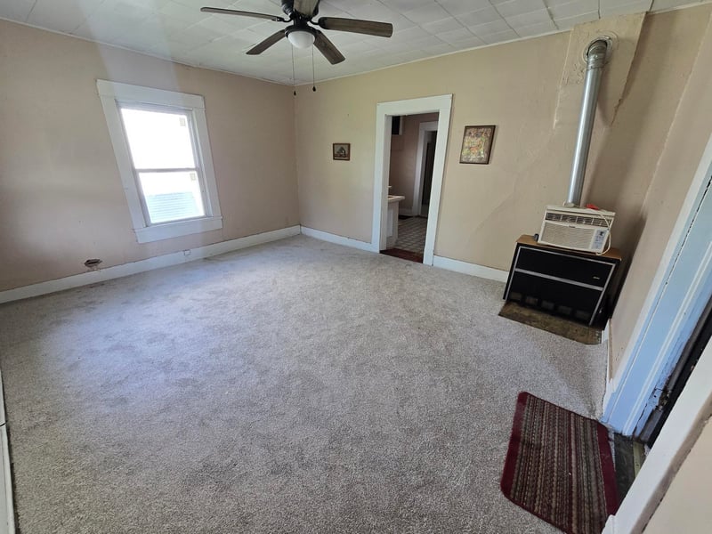 318 7th Ave, Winfield, KS 67156