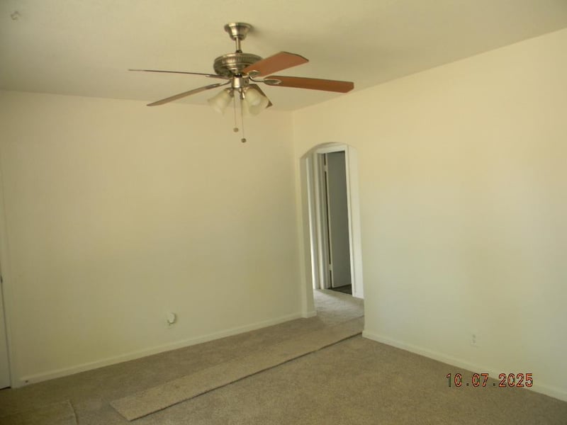 215 Sunset Ave, Haysville, KS 67060