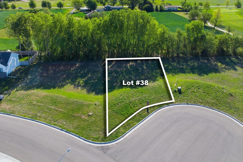 211 Cherry Oaks St, Cheney, KS 67025
