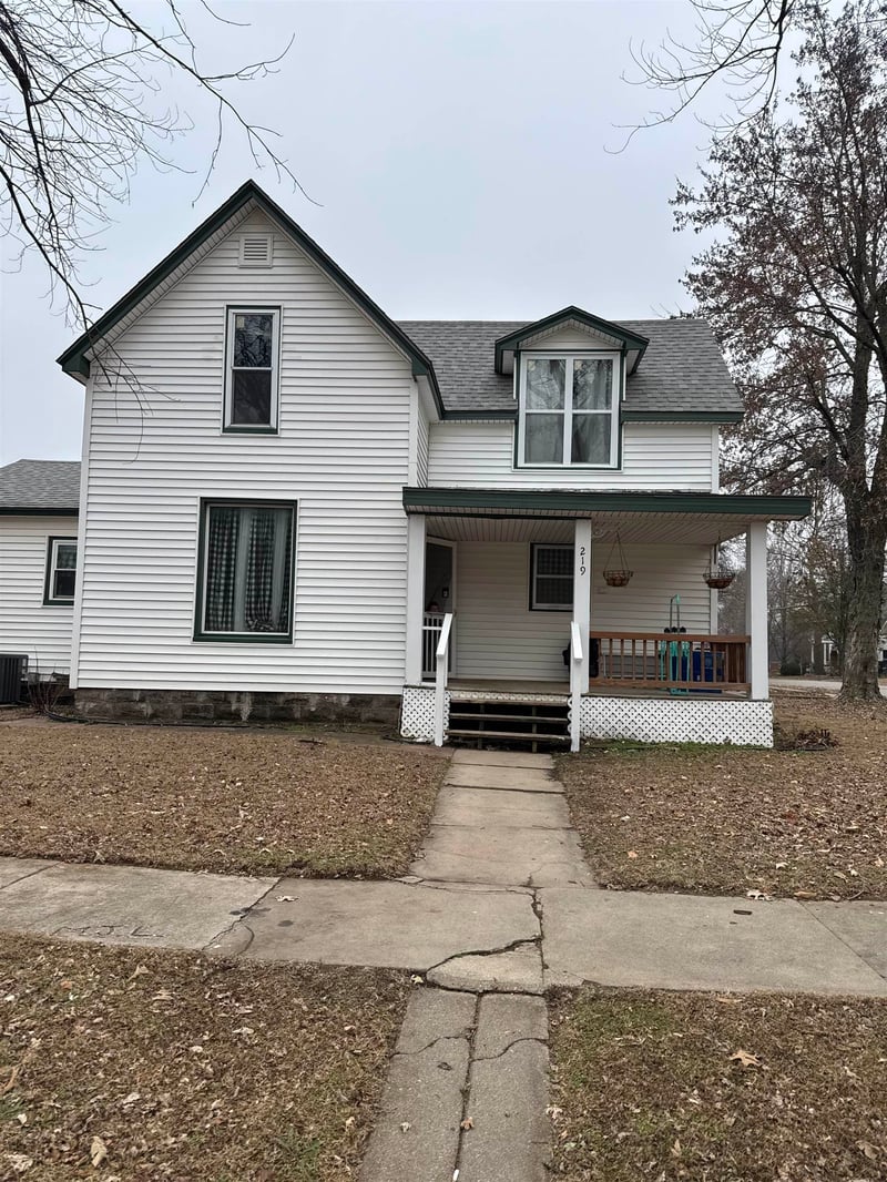 219 W Conway St, Conway Springs, KS 67031