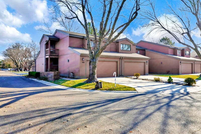 1441 N Rock Rd #1001, Wichita, KS 67206