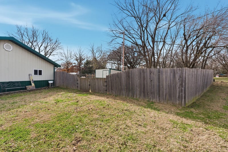 811 N East St, Leon, KS 67074