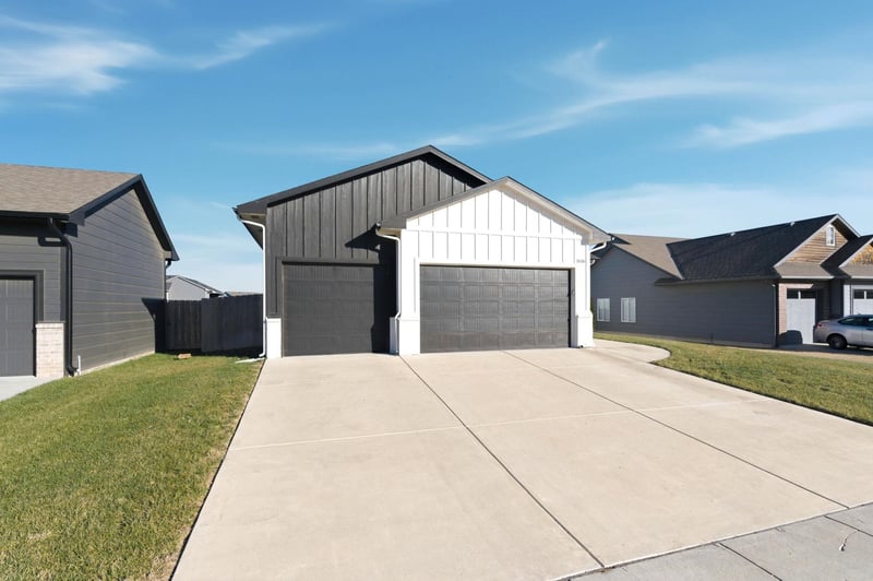 2626 E 48th St N, Wichita, KS 67219