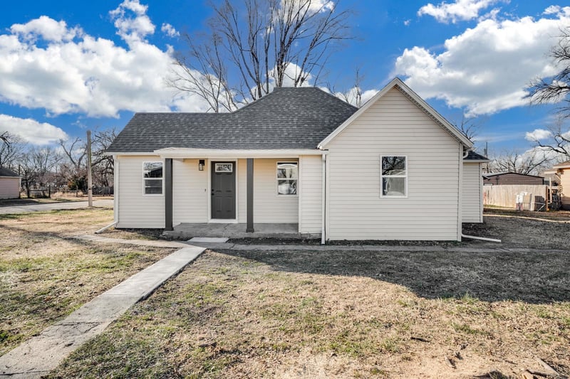 1203 N Logan St, Newton, KS 67114-2343