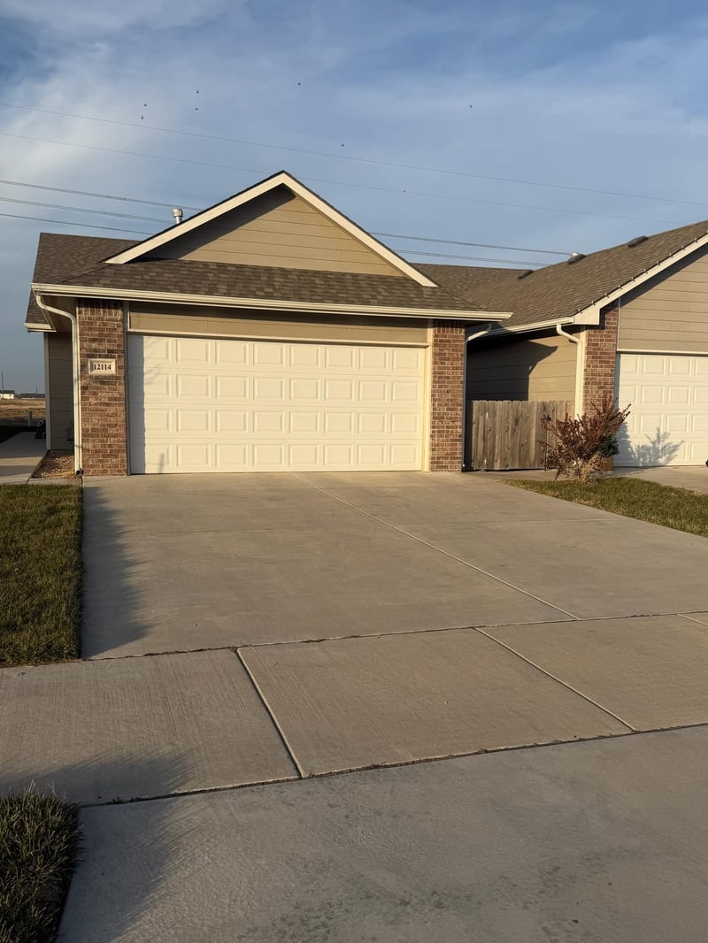 12112-12114 33rd St N, Wichita, KS 67205