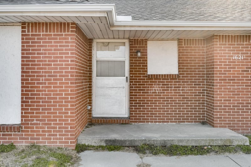 1621 E Berkeley St, Wichita, KS 67216
