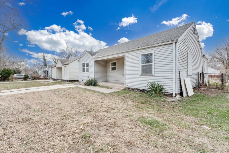 833 N Poplar, Wichita, KS 67214