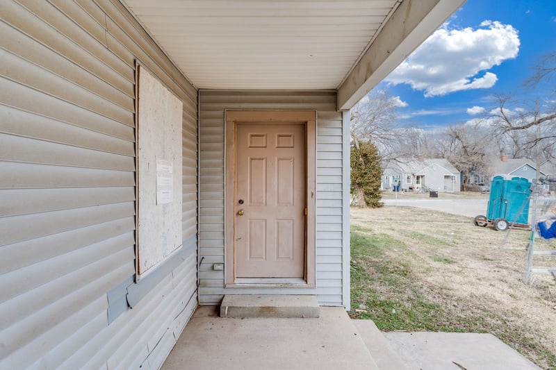 833 N Poplar, Wichita, KS 67214