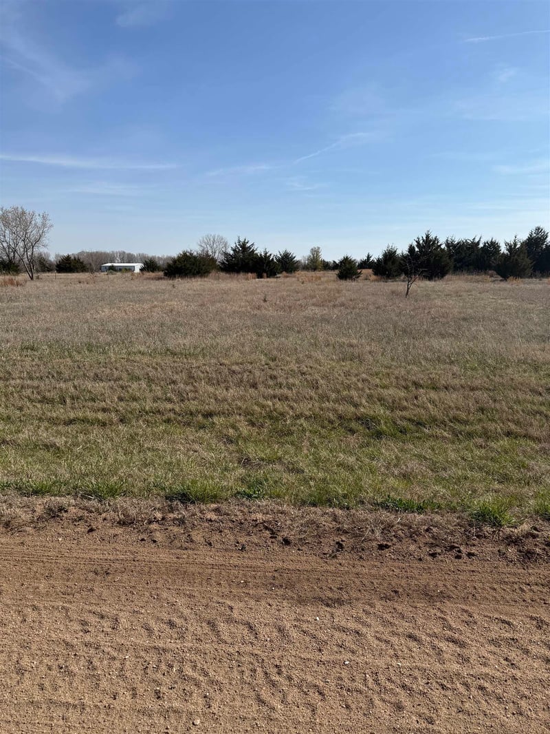 1667 Bryce Dr, Milton, KS 67106