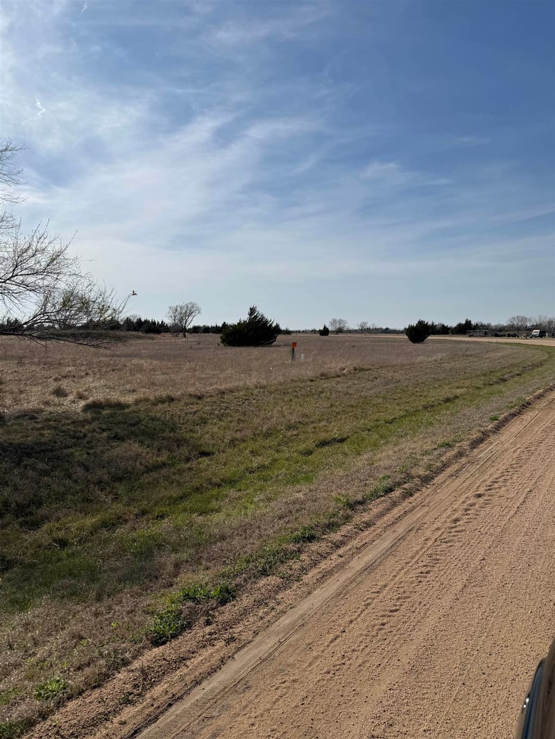 1667 Bryce Dr, Milton, KS 67106