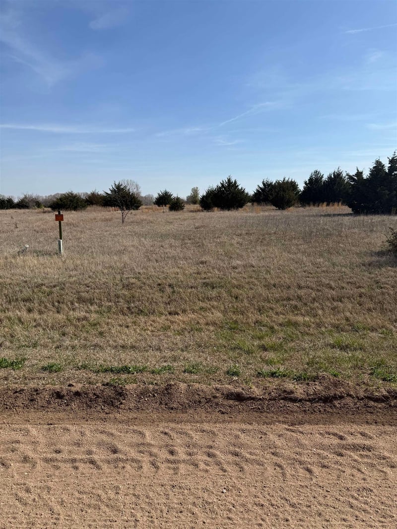 1667 Bryce Dr, Milton, KS 67106