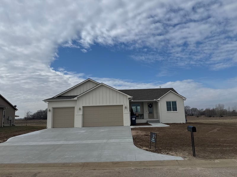 1213 N Trails End, Mount Hope, KS 67108
