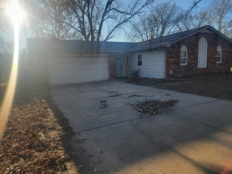 1217 N Sunset Dr, Mulvane, KS 67110