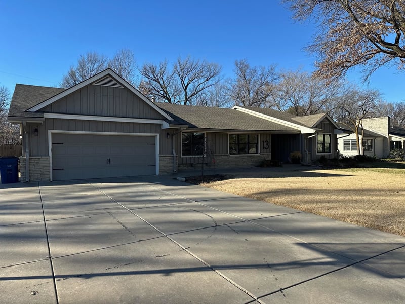 13 S Drury Ln, Eastborough, KS 67207