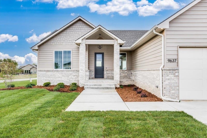 9637 Cedar Ln, Maize, KS 67101