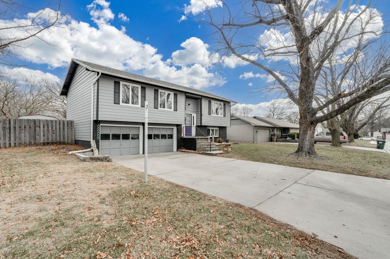 208 S Roupp, Hesston, KS 67062