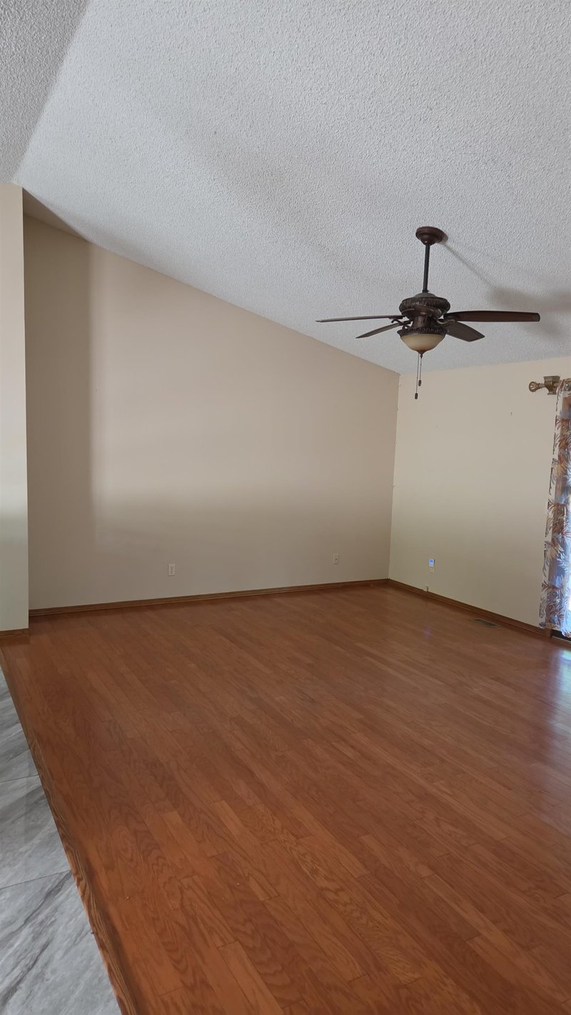 11402 Cindy St, Wichita, KS 67212