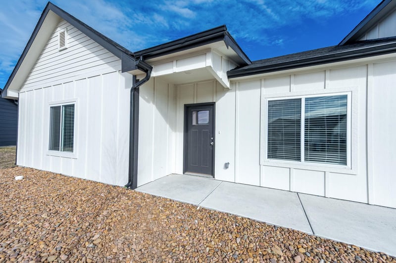 498 Harper St, Valley Center, KS 67147-8948