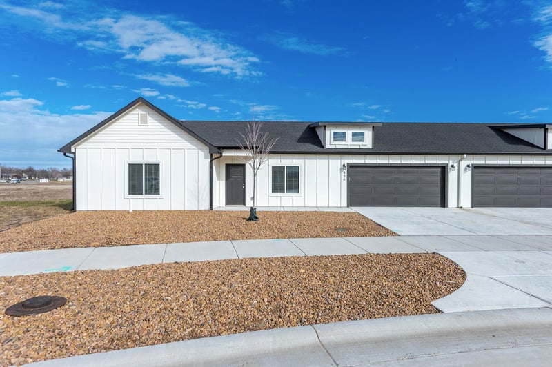 498 Harper St, Valley Center, KS 67147-8948
