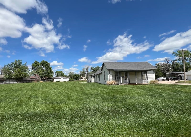228 E Avenue D, South Hutchinson, KS 67505