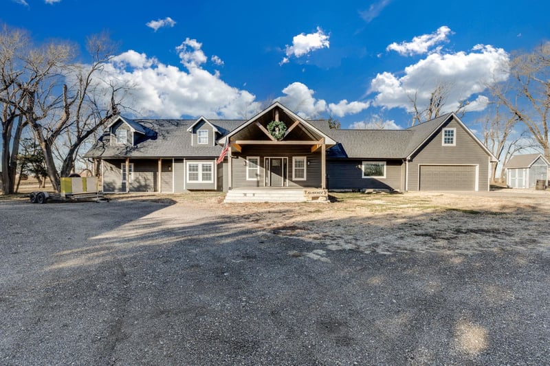 10203 N Meridian Ave, Valley Center, KS 67147