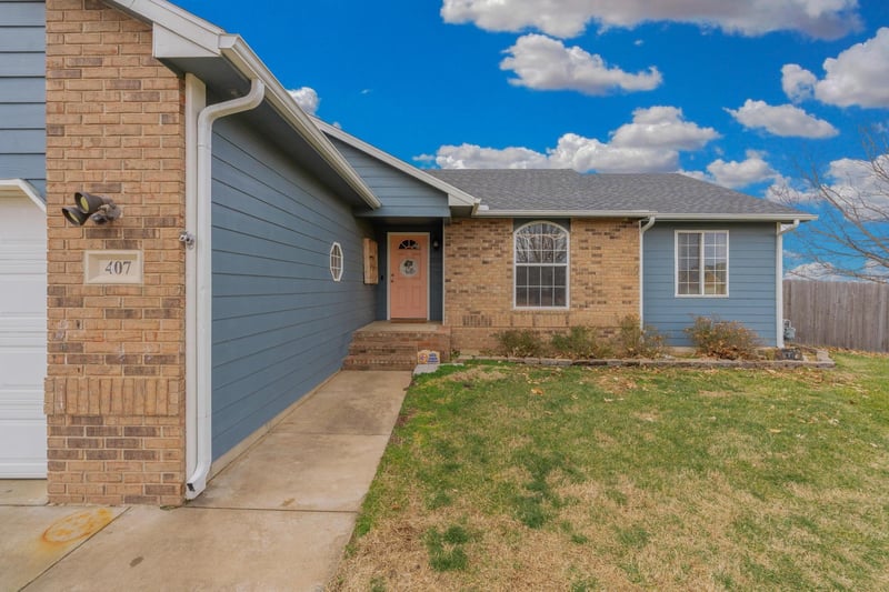 407 N Kansas St, Haven, KS 67543