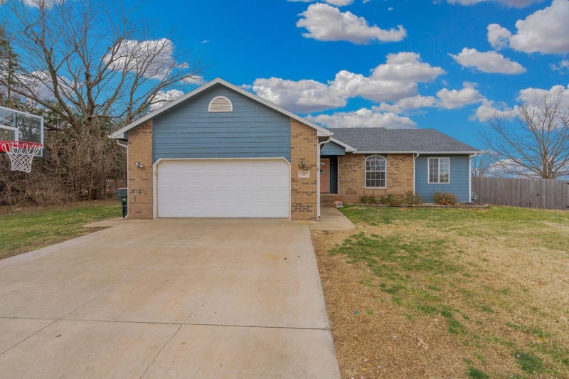 407 N Kansas St, Haven, KS 67543