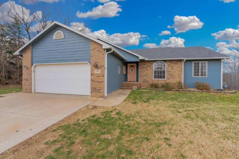 407 N Kansas St, Haven, KS 67543