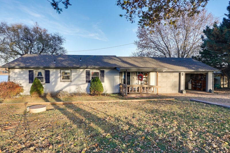 8 W Deer Creek Trl, Anthony, KS 67003