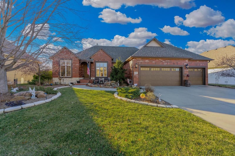 2505 N Loch Lomond Ct, Wichita, KS 67228