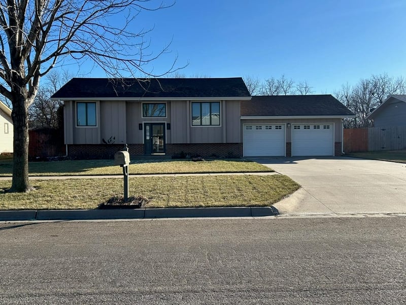 211 Wollmann St, Moundridge, KS 67107