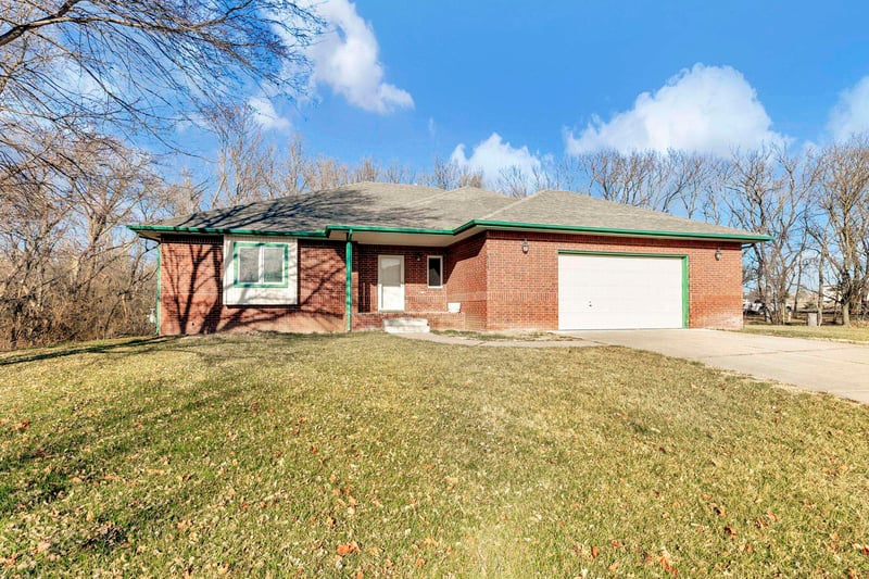 1729 N Timbercreek Dr, Mulvane, KS 67110