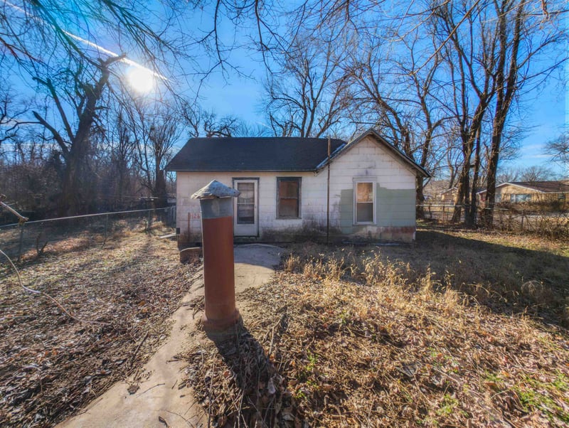 1126 13th St, Arkansas City, KS 67005