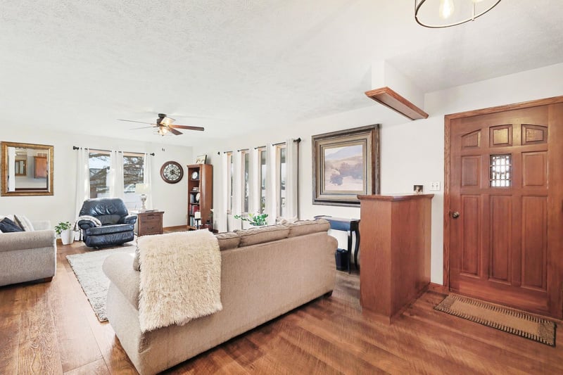 131 Blake Ave, Moundridge, KS 67107