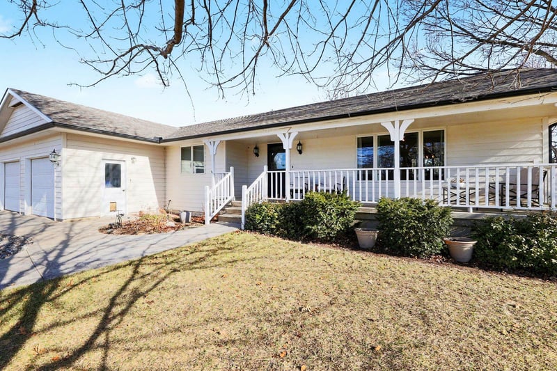 131 Blake Ave, Moundridge, KS 67107