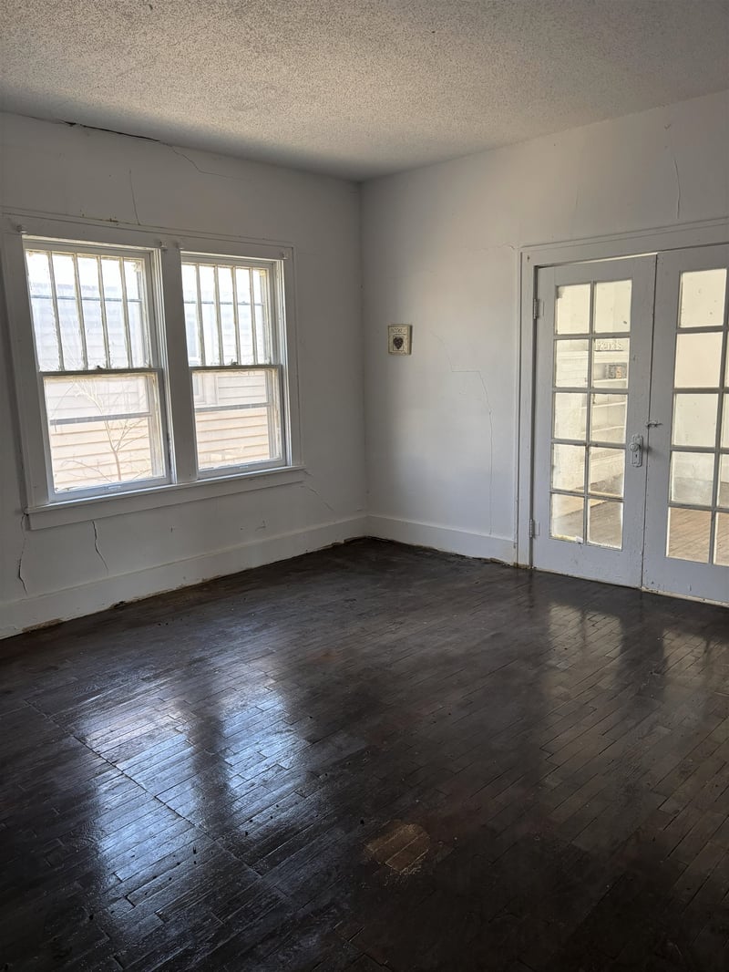 519 Harvey Ave, Wellington, KS 67152